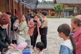五一與花海來一場愛的約會，寺外桃源月季已浪漫綻放！