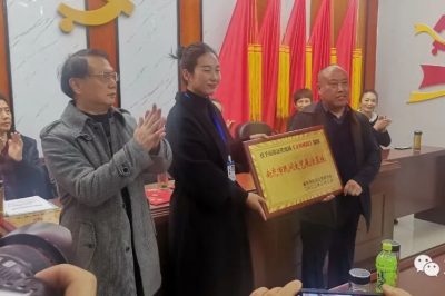 春天來(lái)了，百花齊放，百鳥(niǎo)爭(zhēng)鳴，文藝盛會(huì)在寺外桃源
